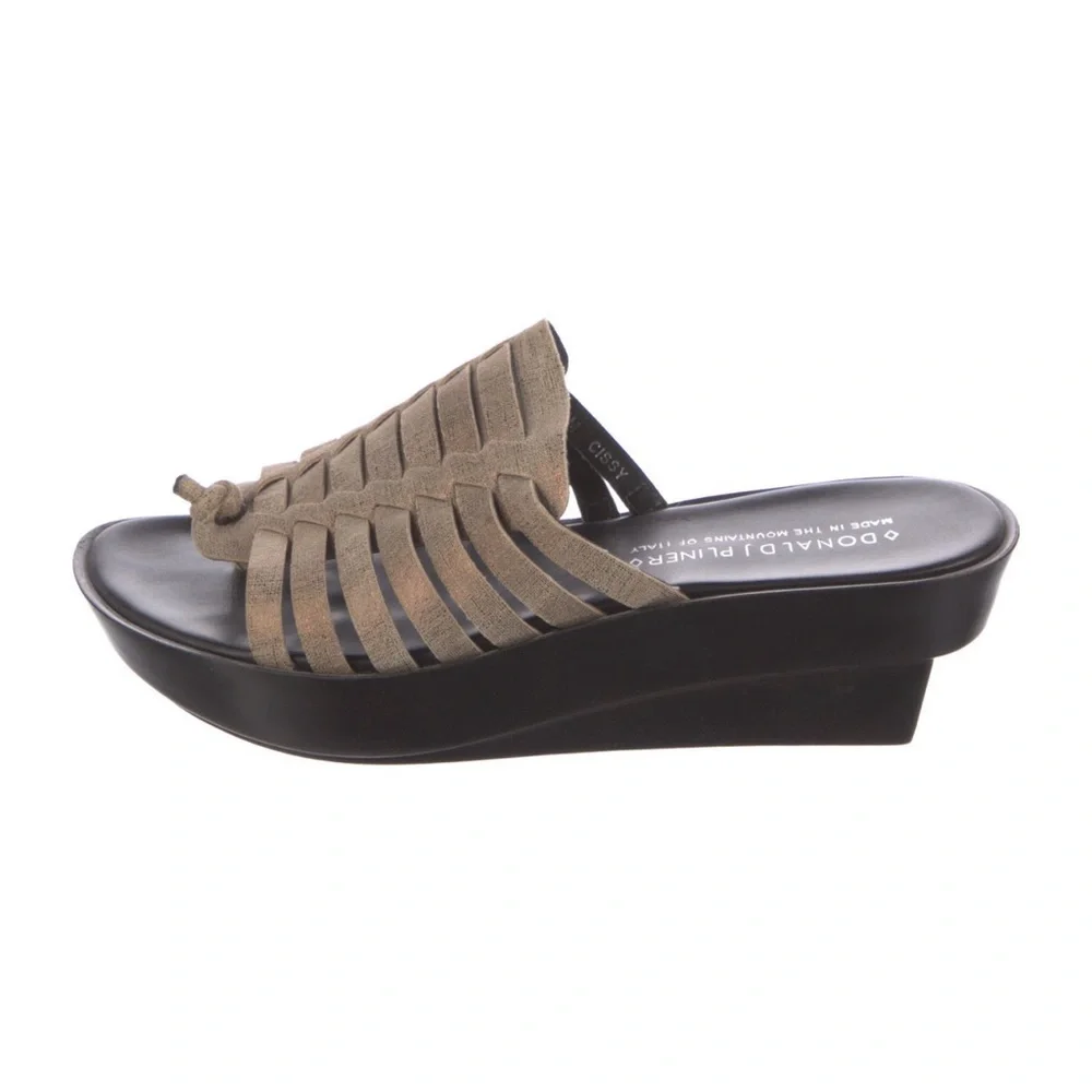DONALD PLINER Multistrap Suede Platform Thongs Size 8